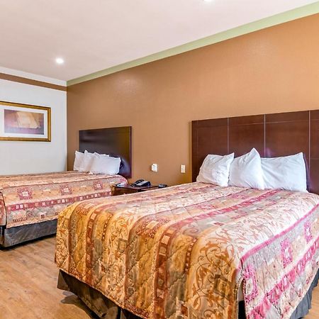 Big Lake Inn And Suites Экстерьер фото