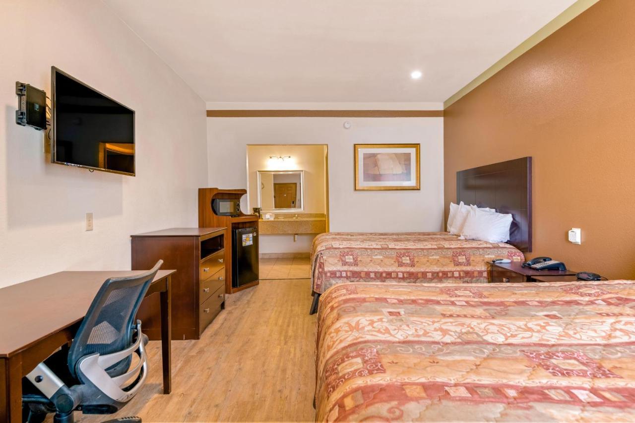 Big Lake Inn And Suites Экстерьер фото