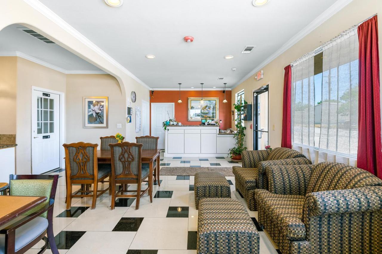 Big Lake Inn And Suites Экстерьер фото