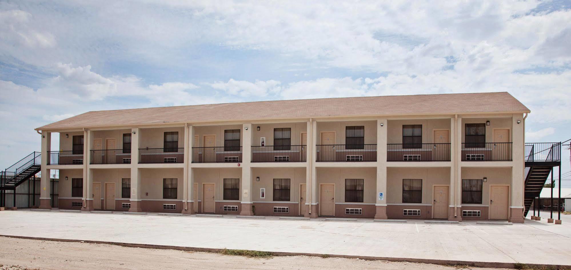 Big Lake Inn And Suites Экстерьер фото