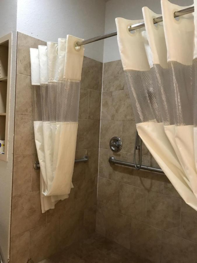 Big Lake Inn And Suites Экстерьер фото
