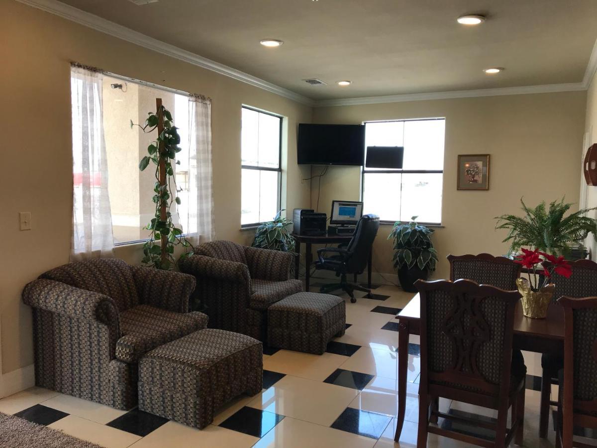 Big Lake Inn And Suites Экстерьер фото