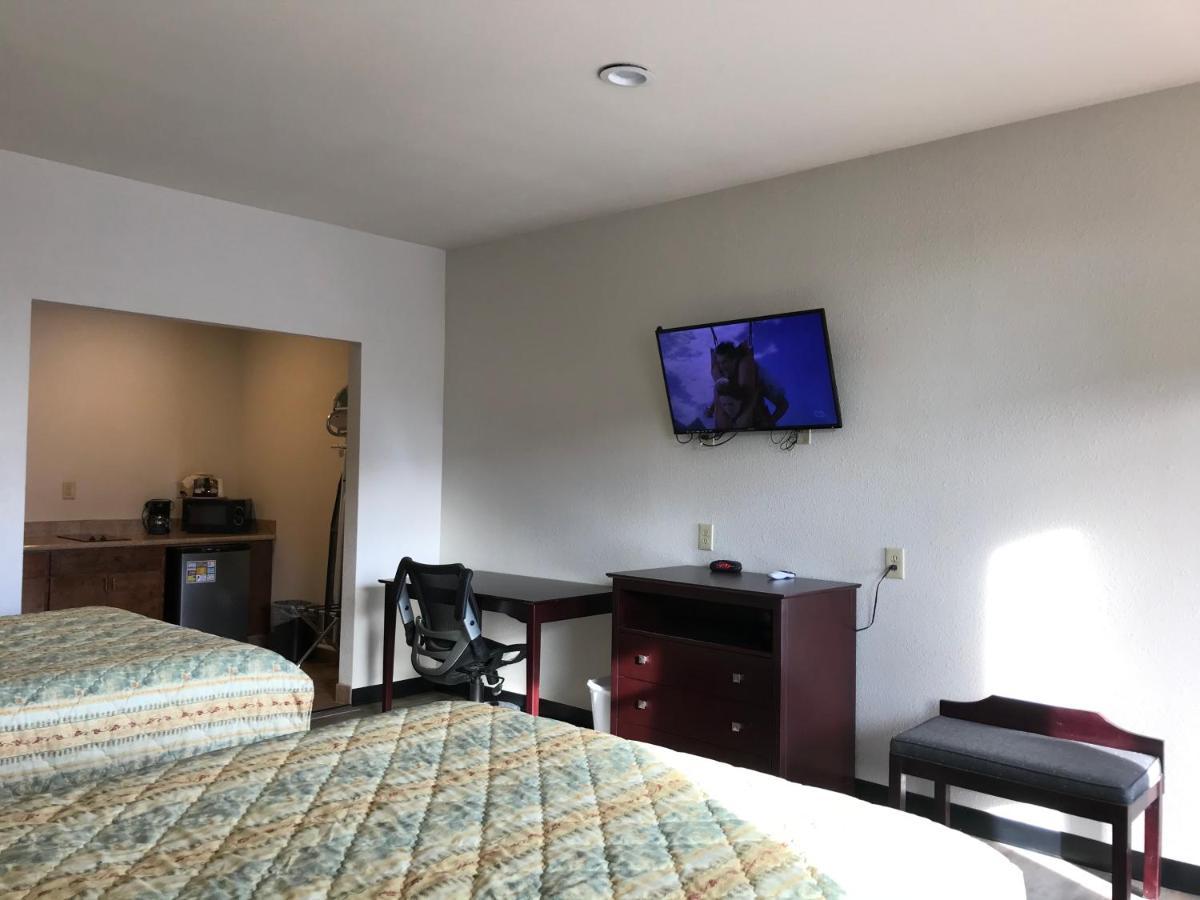 Big Lake Inn And Suites Экстерьер фото