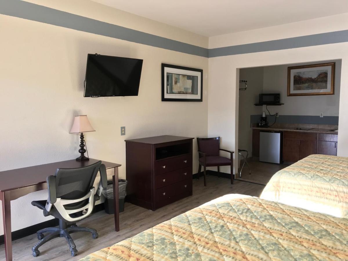 Big Lake Inn And Suites Экстерьер фото